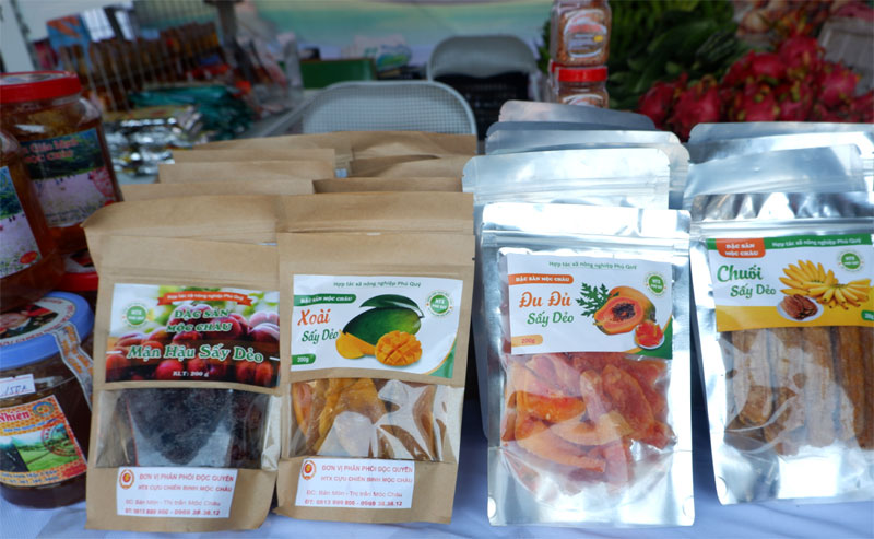 Ngoài trái cây tươi, khá nhiều sản phẩm nông sản của Sơn La đã được sấy dẻo phục vụ nhu cầu tiêu dùng và xuất khẩu.