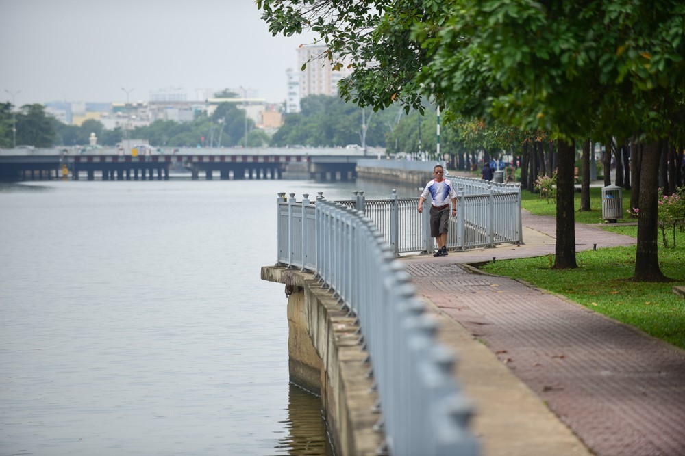 Cảnh yên bình dọc kênh Nhiêu Lộc - Thị  Nghè.