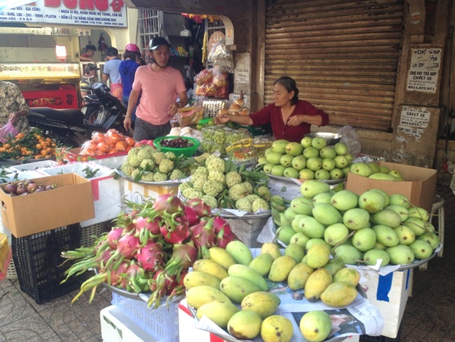 Quýt 65.000 đồng/kg, xoài cát Hòa Lộc 85.000 đồng/kg, bòn bon 70.000 đồng/kg, thanh long ruột đỏ 50.000 đồng/kg, bưởi da xanh loại 1 giá gần 100.000 đồng/kg…