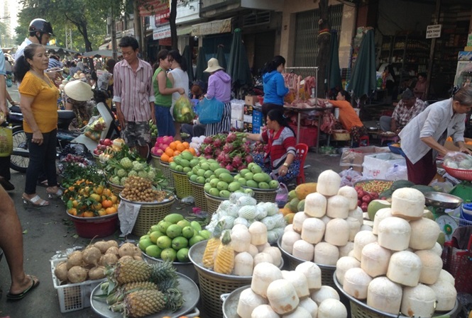 Rau củ, trái cây, hoa tươi tăng giá dịp lễ Vu lan.