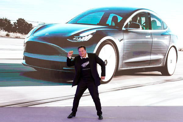 Vốn hóa Tesla đạt mức 100 tỷ USD kỉ lục: chuyên gia dự báo gì? - Ảnh 1.