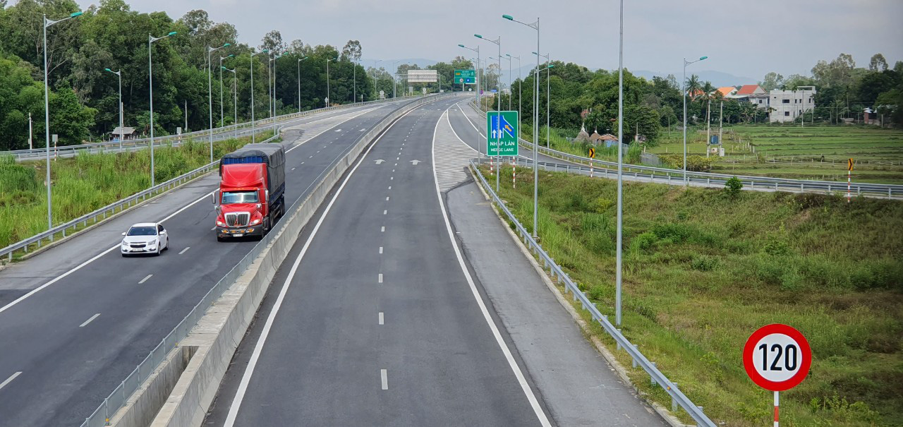 Nhiều Đại biểu đồng ý chuyển 3 dự án thành phần cao tốc Bắc - Nam sang đầu tư công - Ảnh 2.