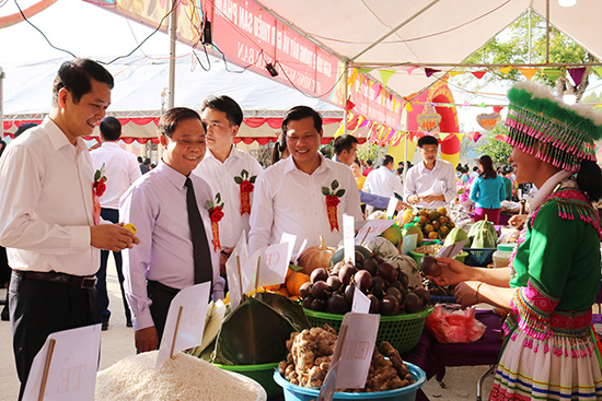 Huyện biên giới Sốp Cộp thêm xã thứ 2 về đích nông thôn mới - Ảnh 4.