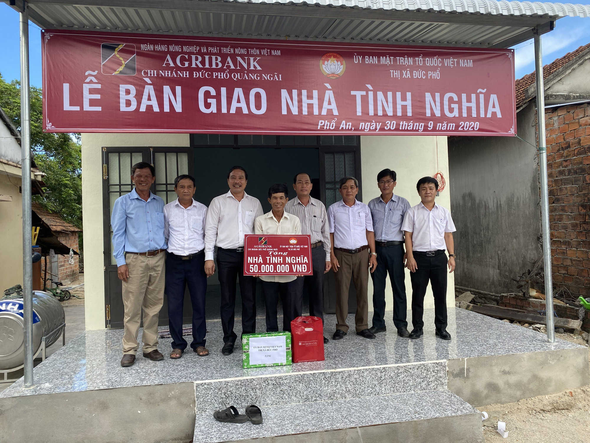 Quảng Ngãi: Agribank Chi nhánh huyện Đức Phổ hỗ trợ xây nhà tình nghĩa - Ảnh 1.