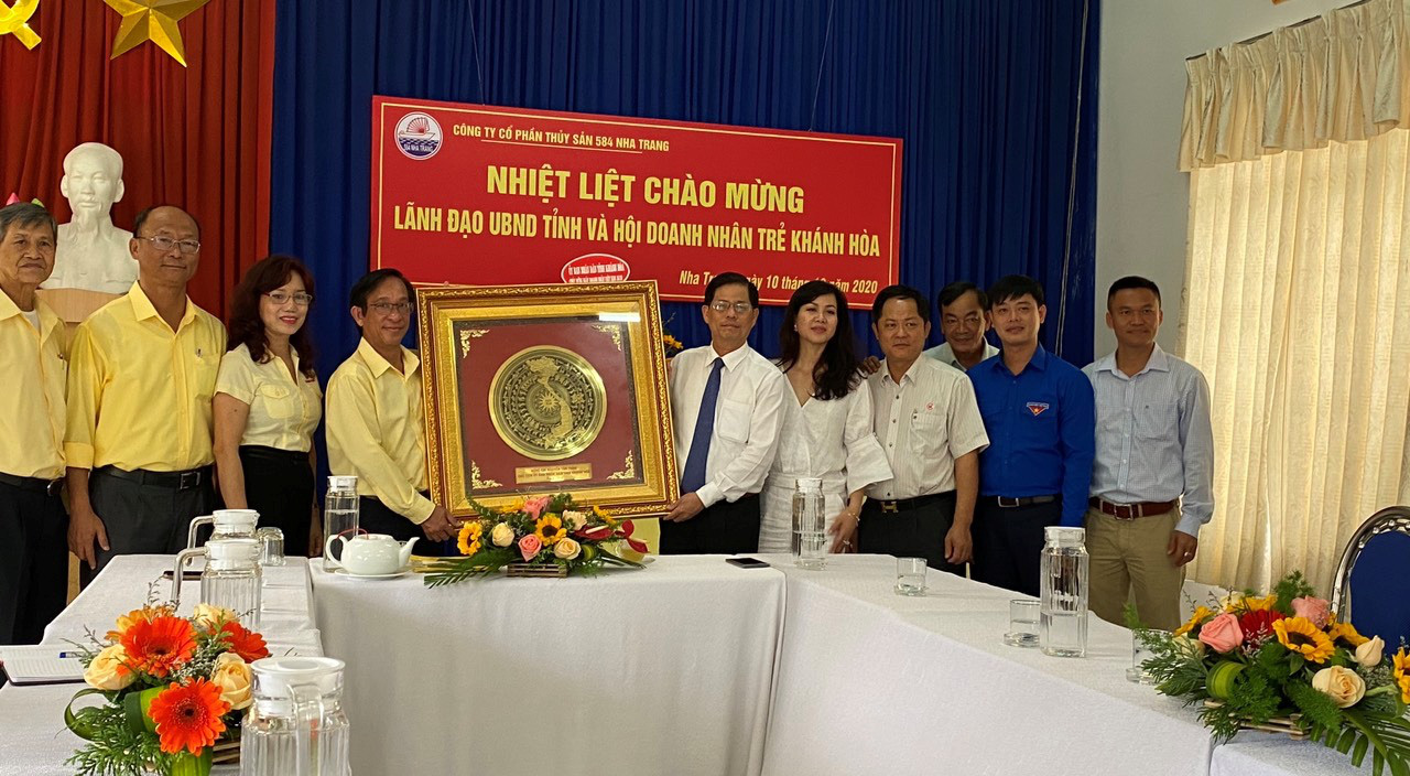 Lãnh đạo tỉnh Khánh Hòa thăm, chúc mừng Công ty Cổ phần Thủy sản 584 Nha Trang - Ảnh 2.