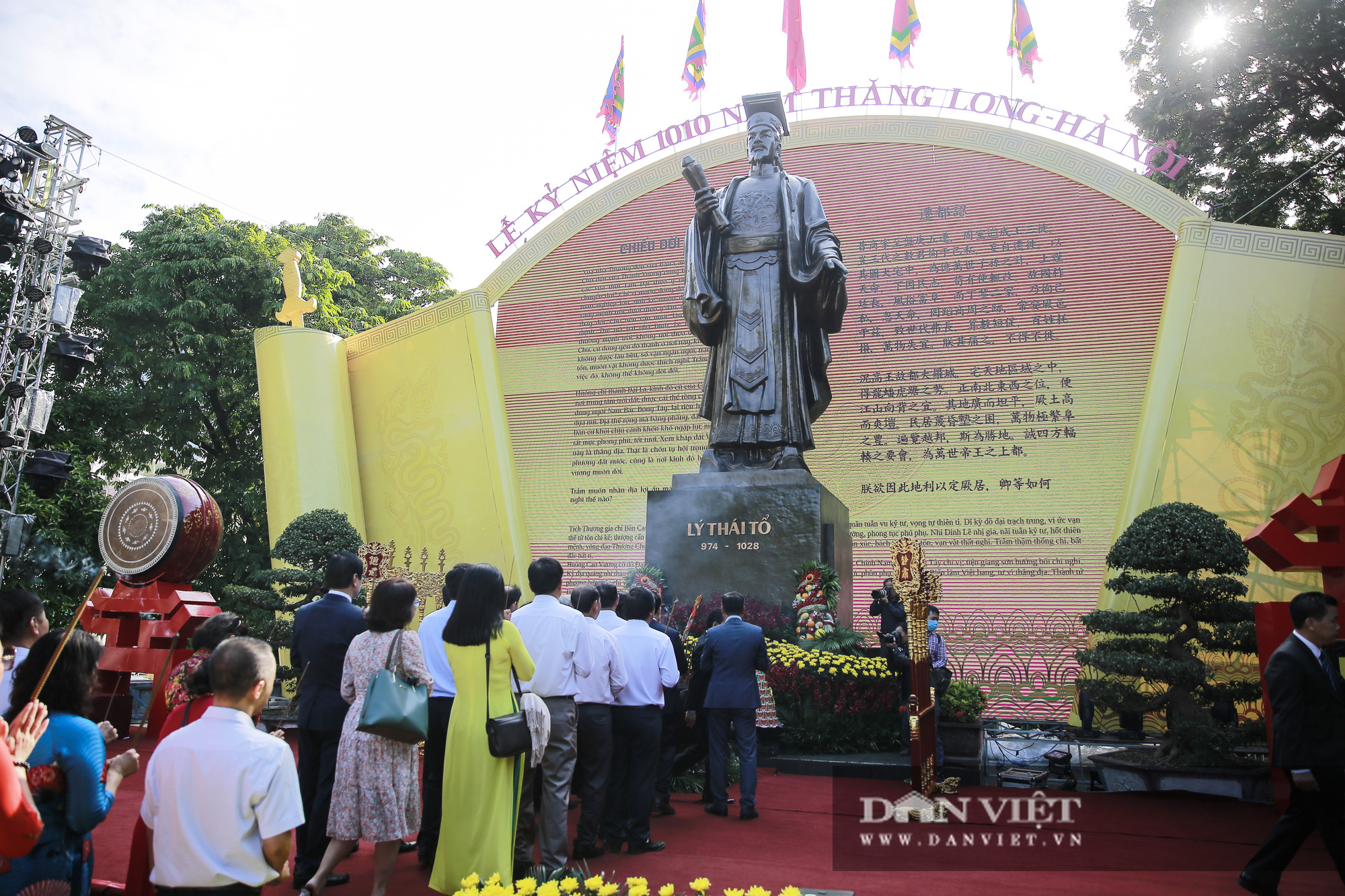 Khoảnh khắc Lãnh đạo Hà Nội cùng nhân dân dâng hương tưởng niệm Đức vua Lý Thái Tổ - Ảnh 9.