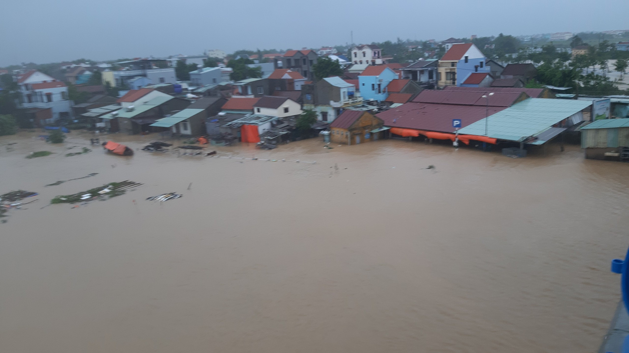 Quảng Nam: Hàng trăm ngôi nhà ở Hội chìm trong biển nước - Ảnh 1.