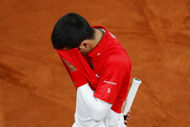 Đè bẹp Djokovic, &quot;Vua đất nện&quot; Nadal đăng quang Roland Garros lần thứ 13 - Ảnh 2.