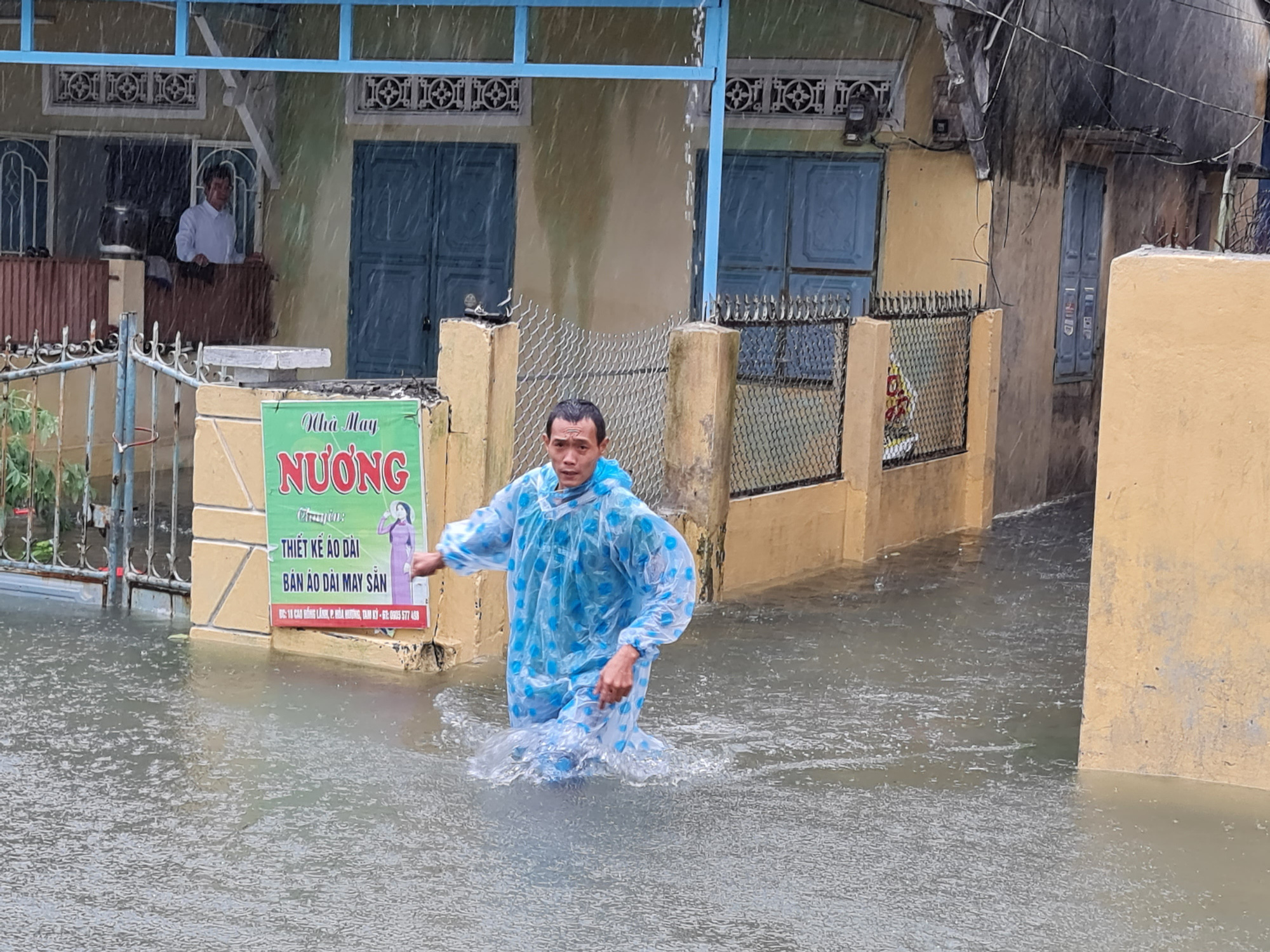 Quảng Nam: Cô bé tên “lụt” sinh ra mùa lụt, đám cưới cũng trúng mùa lụt - Ảnh 1.