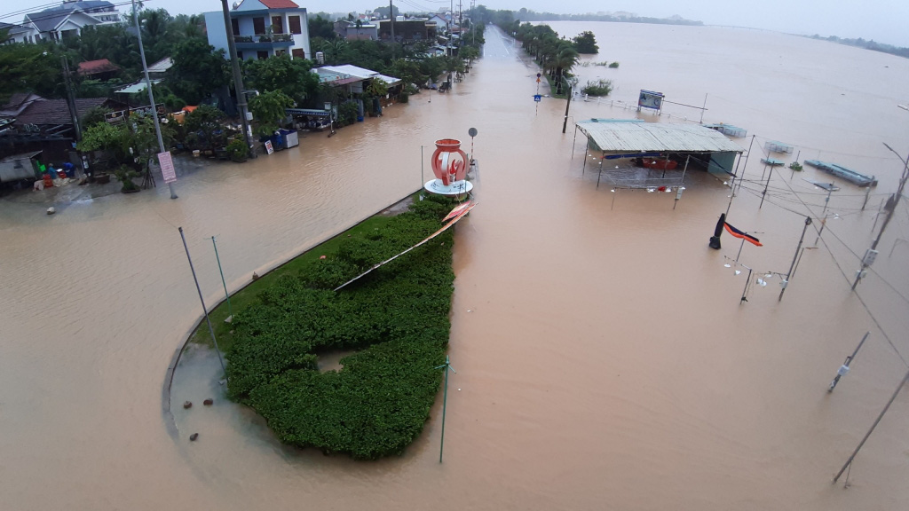 Quảng Nam: Hàng trăm ngôi nhà ở Hội chìm trong biển nước - Ảnh 4.