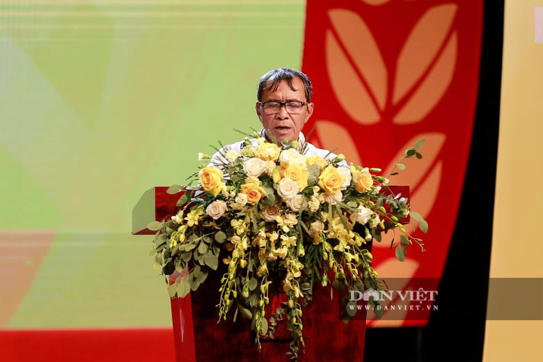 Thủ tướng Nguyễn Xuân Phúc ấn tượng với tấm gương Chi Hội trưởng ND “công nghệ cao” ở Thanh Hóa - Ảnh 1.