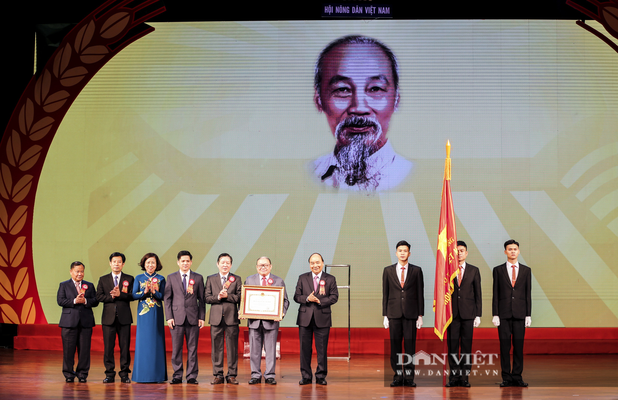 Thủ tướng Nguyễn Xuân Phúc đến dự Lễ kỷ niệm 90 năm thành lập Hội Nông dân Việt Nam - Ảnh 7.