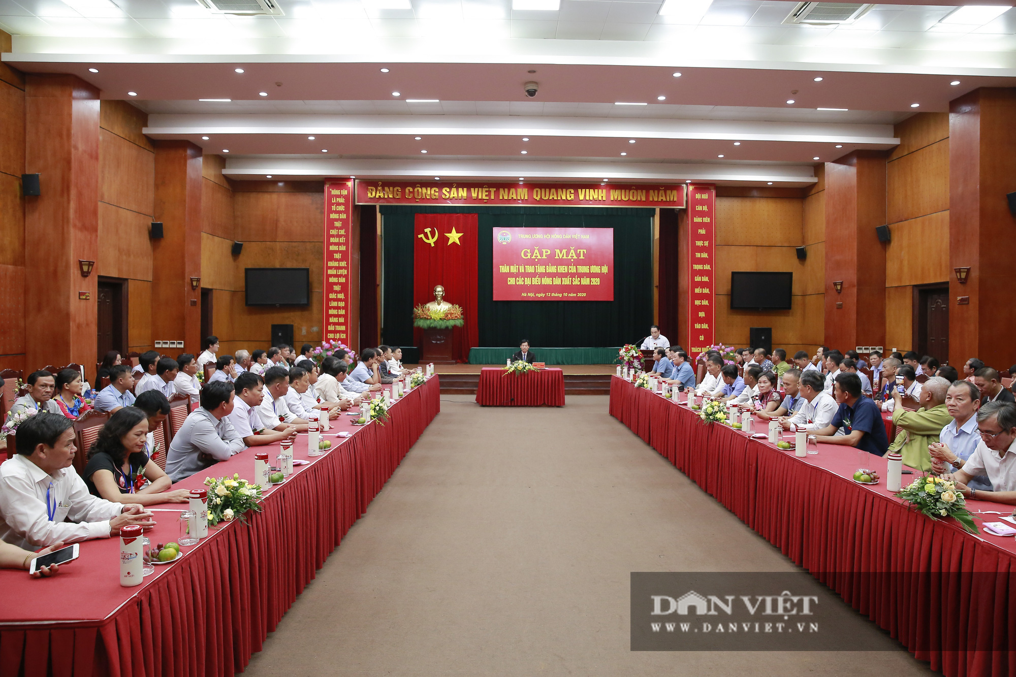 Hội Nông dân Việt Nam gặp gỡ thân mật cùng với 63 nông dân xuất sắc trên toàn quốc - Ảnh 1.