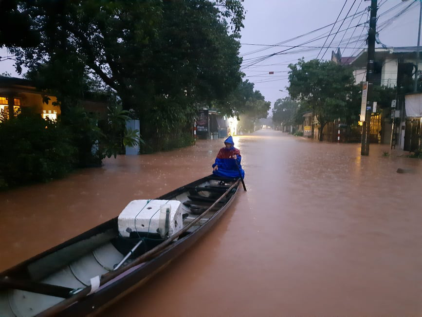 Quảng Trị: Người dân chạy lũ trong đêm, mong có cái ăn qua ngày - Ảnh 5.