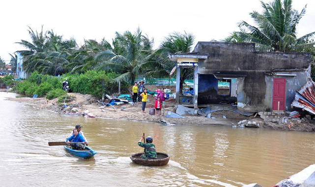 Thủ tướng chỉ đạo tập trung khắc phục hậu quả mưa lũ và ứng phó bão số 7 - Ảnh 1.