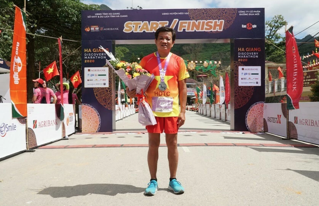 Ông Đoàn Ngọc Hải tiếp tục giành thêm huy chương ở giải marathon - Ảnh 1.
