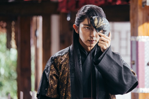 Lee Jun Ki – “mỹ nam đẹp hơn hoa” và hành trình đi tìm bản ngã - Ảnh 4.