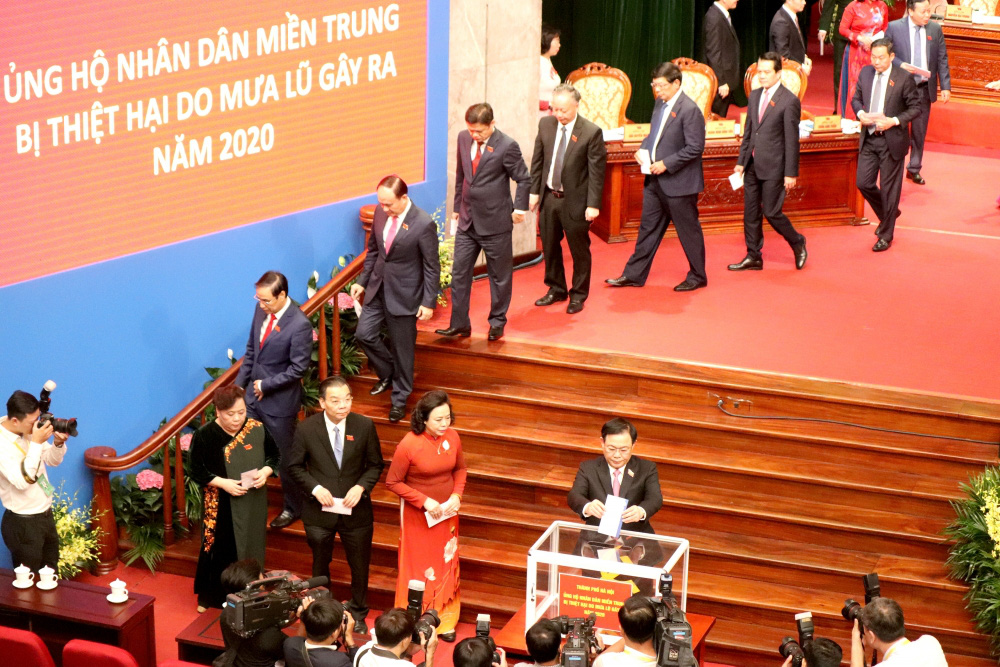 Hà Nội kêu gọi &quot;ủng hộ miền Trung&quot; trực tiếp trên sóng truyền hình Đại hội Đảng bộ TP lần thứ XVII - Ảnh 1.