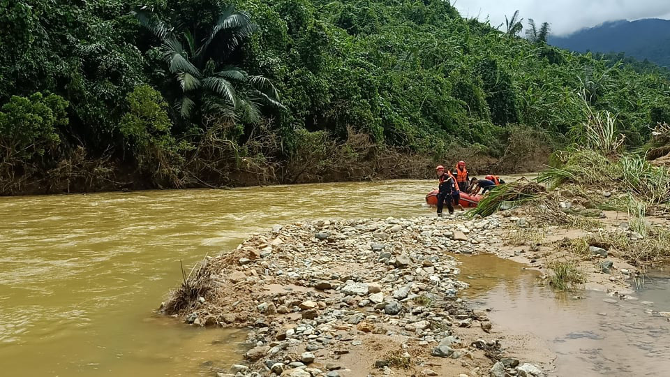 Công an TT- Huế tiếp cận hiện trường vụ sạt lở thủy điện Rào Trăng 3 - Ảnh 8.