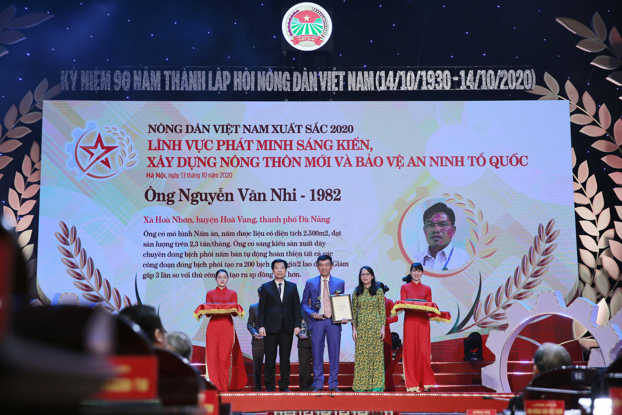 Ảnh: Toàn cảnh Lễ tôn vinh và trao danh hiệu 63 Nông dân Việt Nam xuất sắc 2020 - Ảnh 13.