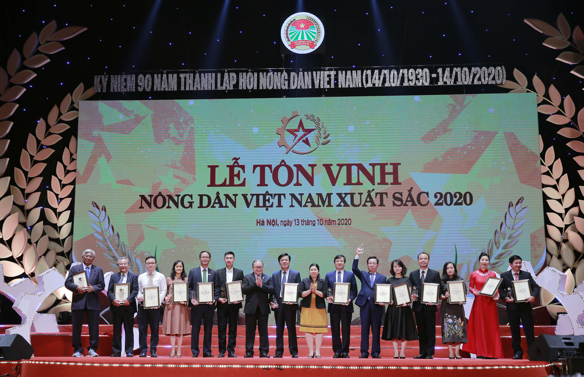 Ảnh: Toàn cảnh Lễ tôn vinh và trao danh hiệu 63 Nông dân Việt Nam xuất sắc 2020 - Ảnh 14.