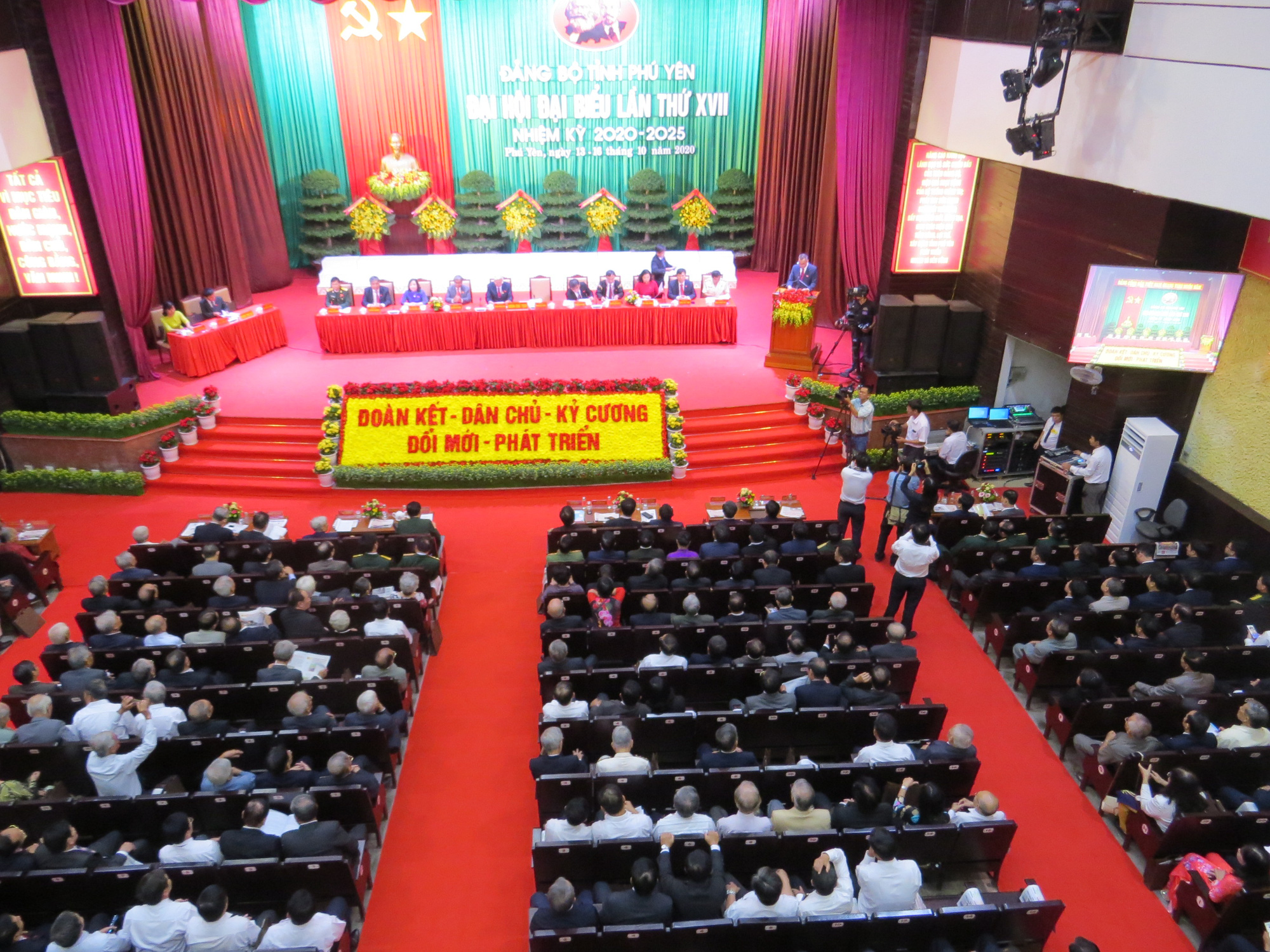 Đại hội Đảng bộ tỉnh Phú Yên lần thứ XVII: Tìm hướng phát triển bền vững - Ảnh 1.
