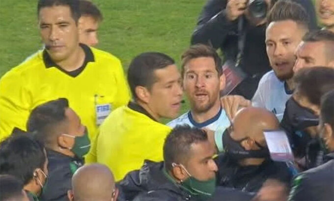 Messi nổi nóng, đòi &quot;cân&quot; cả Ban huấn luyện và cầu thủ Bolivia - Ảnh 1.