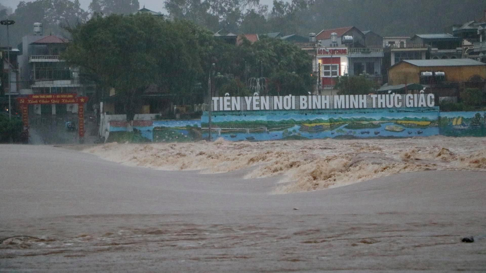 Quảng Ninh: Nước lũ dâng cao, một cửa khẩu ngừng hoạt động - Ảnh 4.