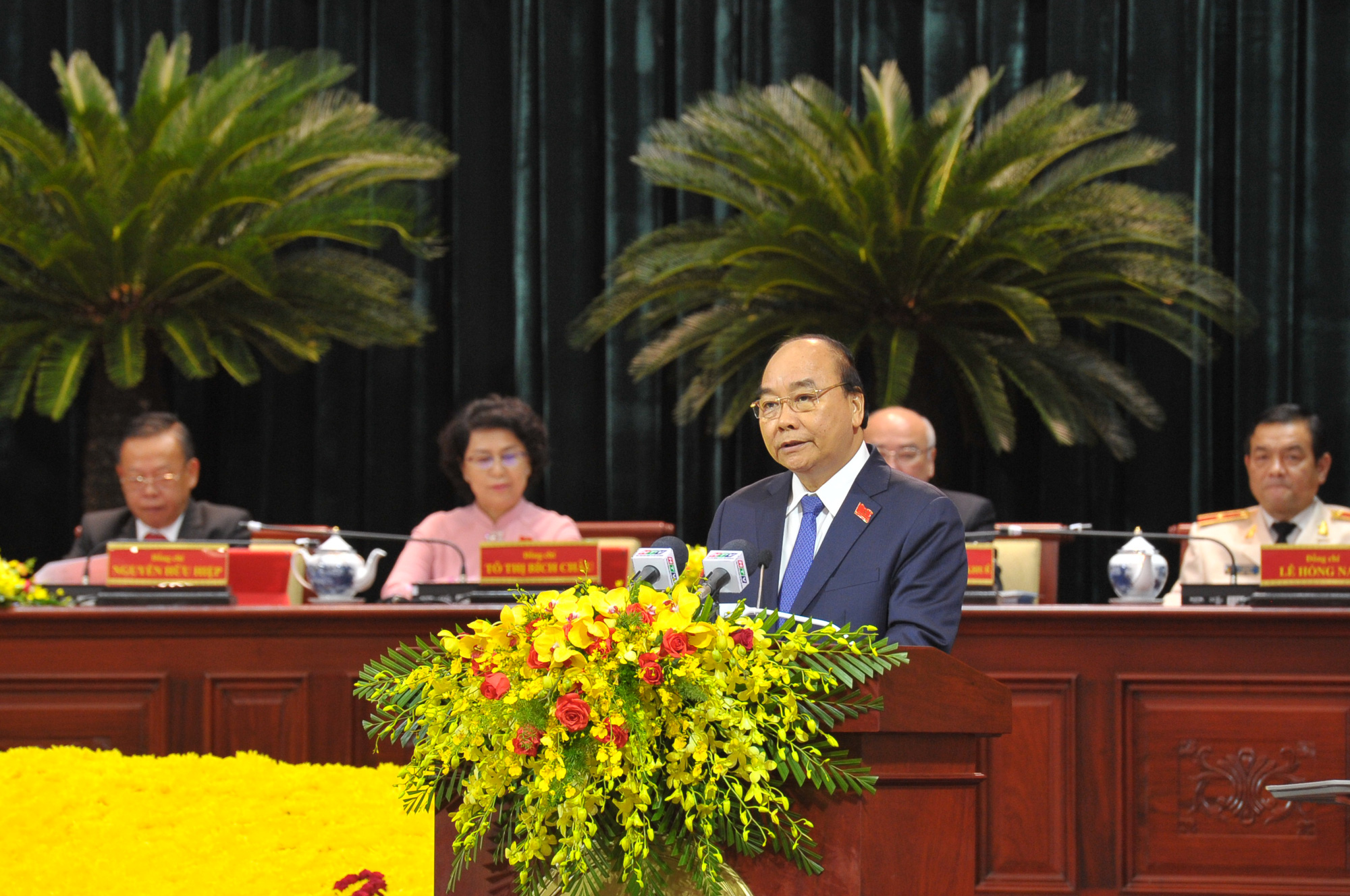 Thủ tướng Nguyễn Xuân Phúc: &quot;TP.HCM không thiếu tiền, nguồn lực, chỉ thiếu cơ chế, chính sách phù hợp&quot; - Ảnh 2.