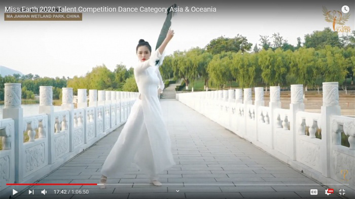 Dân mạng &quot;dậy sóng&quot; thí sinh Trung Quốc thi Hoa hậu Trái đất lại mặc áo dài Việt Nam? - Ảnh 1.