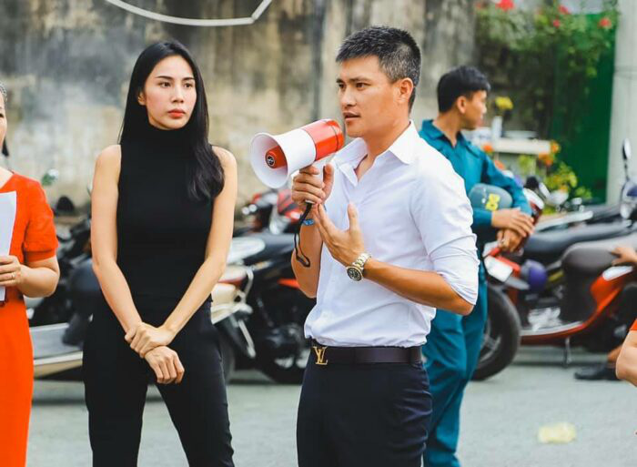 Thuỷ Tiên và Công Vinh: Sự “màu mè” ở… phút 89 - Cầu Thủ - Ảnh 1.