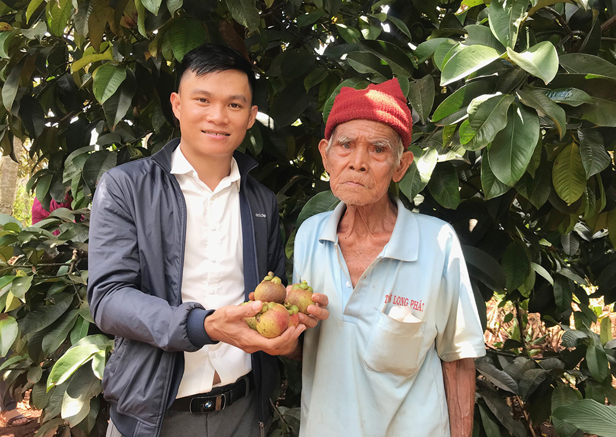 Cho cây ra trái đặc sản bán đắt tiền ở chung nhà với cà phê, ông nông dân này bất ngờ thu hàng trăm triệu - Ảnh 1.