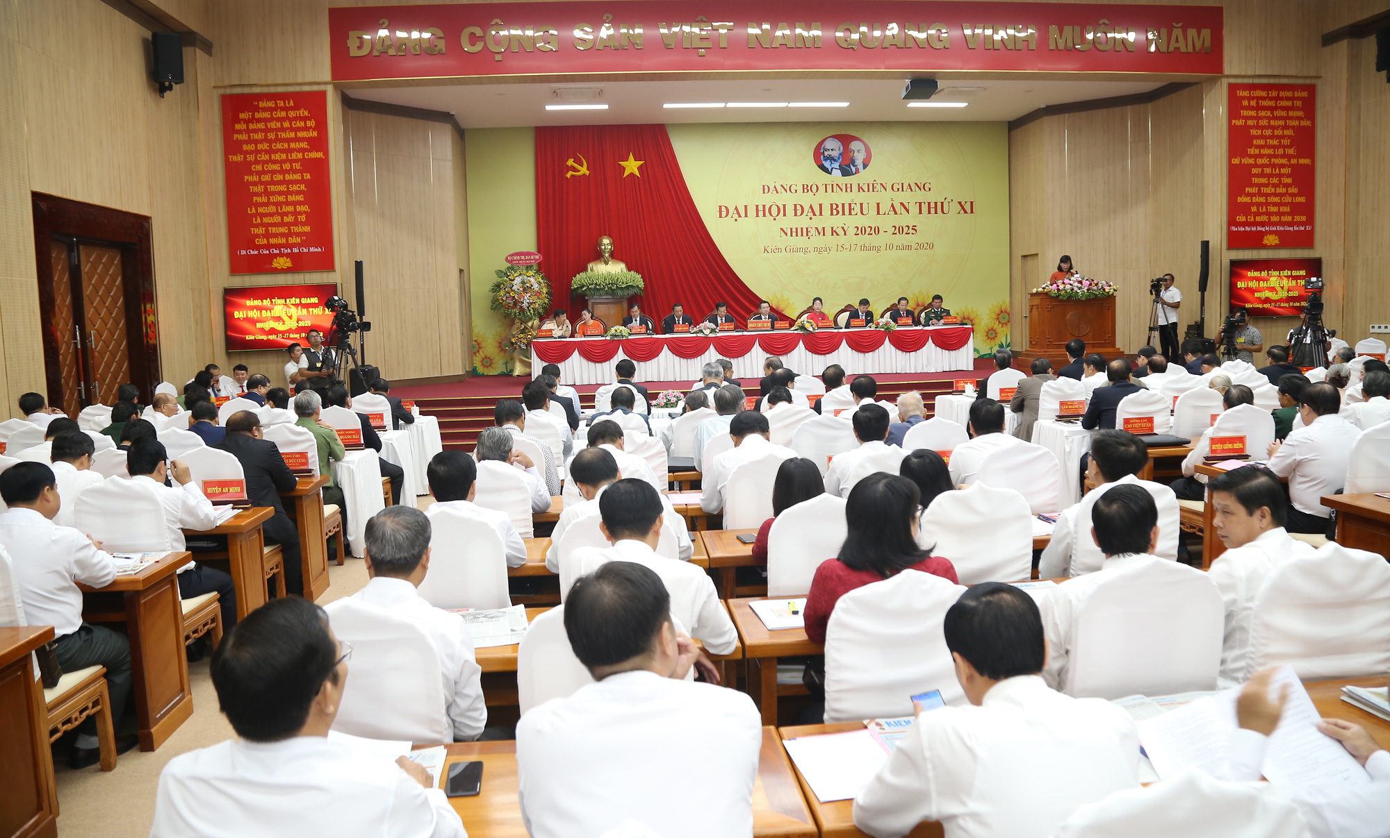 Kiên Giang: Khai mạc Đại hội đại biểu Đảng bộ tỉnh Kiên Giang lần thứ XI - Ảnh 4.