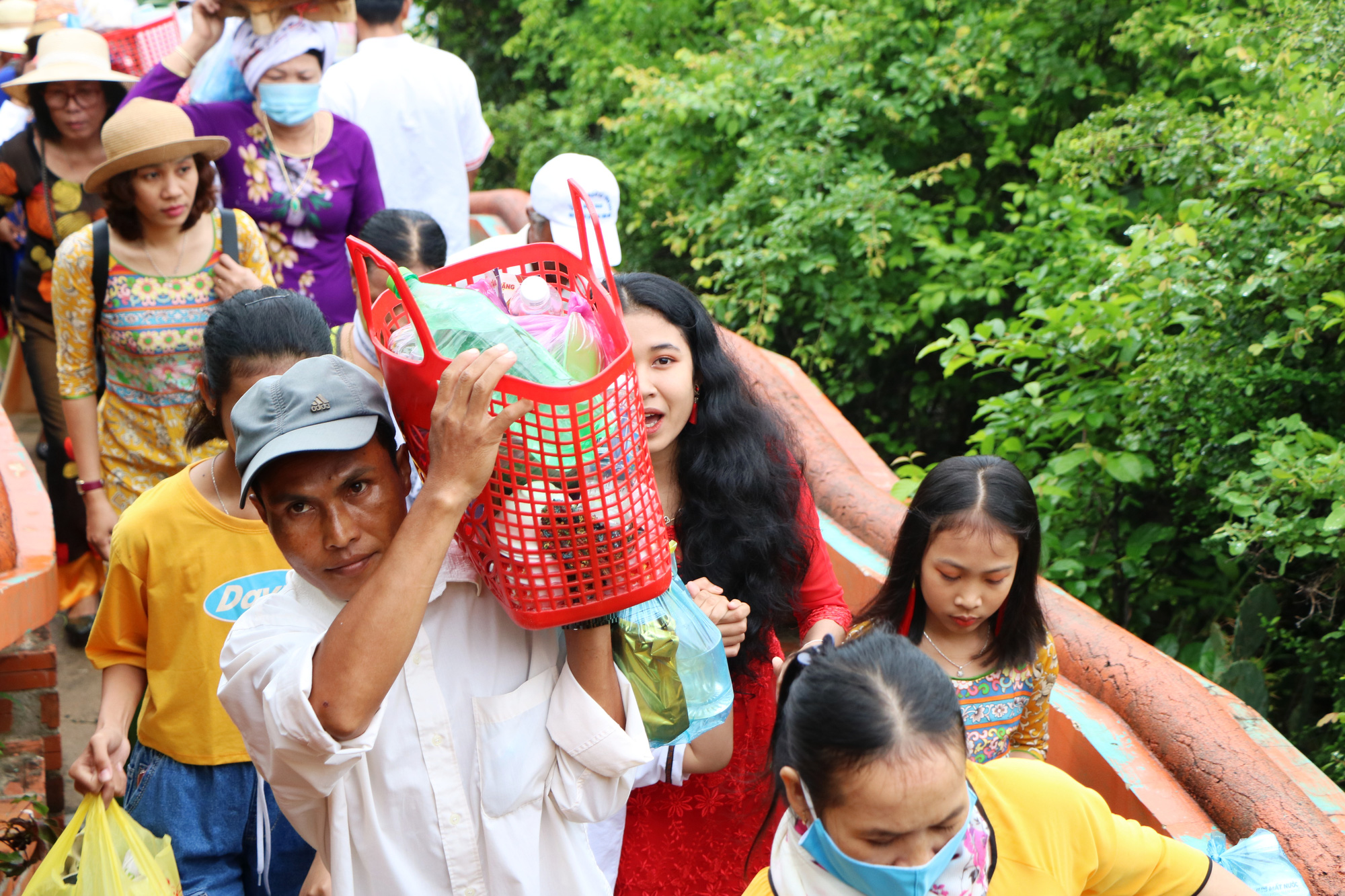 Đồng bào Chăm tại Ninh Thuận với trang phục mới tưng bừng đón Katê  - Ảnh 3.
