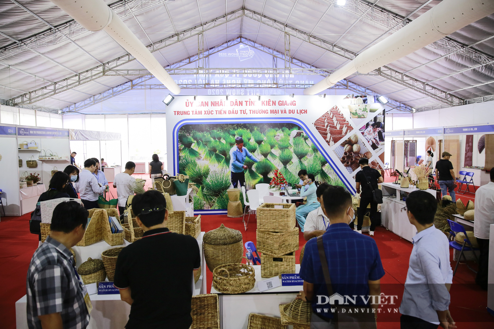 Sản phẩm Nông nghiệp “hút khách” tại Hội chợ quốc tế Quà tặng hàng thủ công mỹ nghệ Hà Nội 2020 - Ảnh 10.