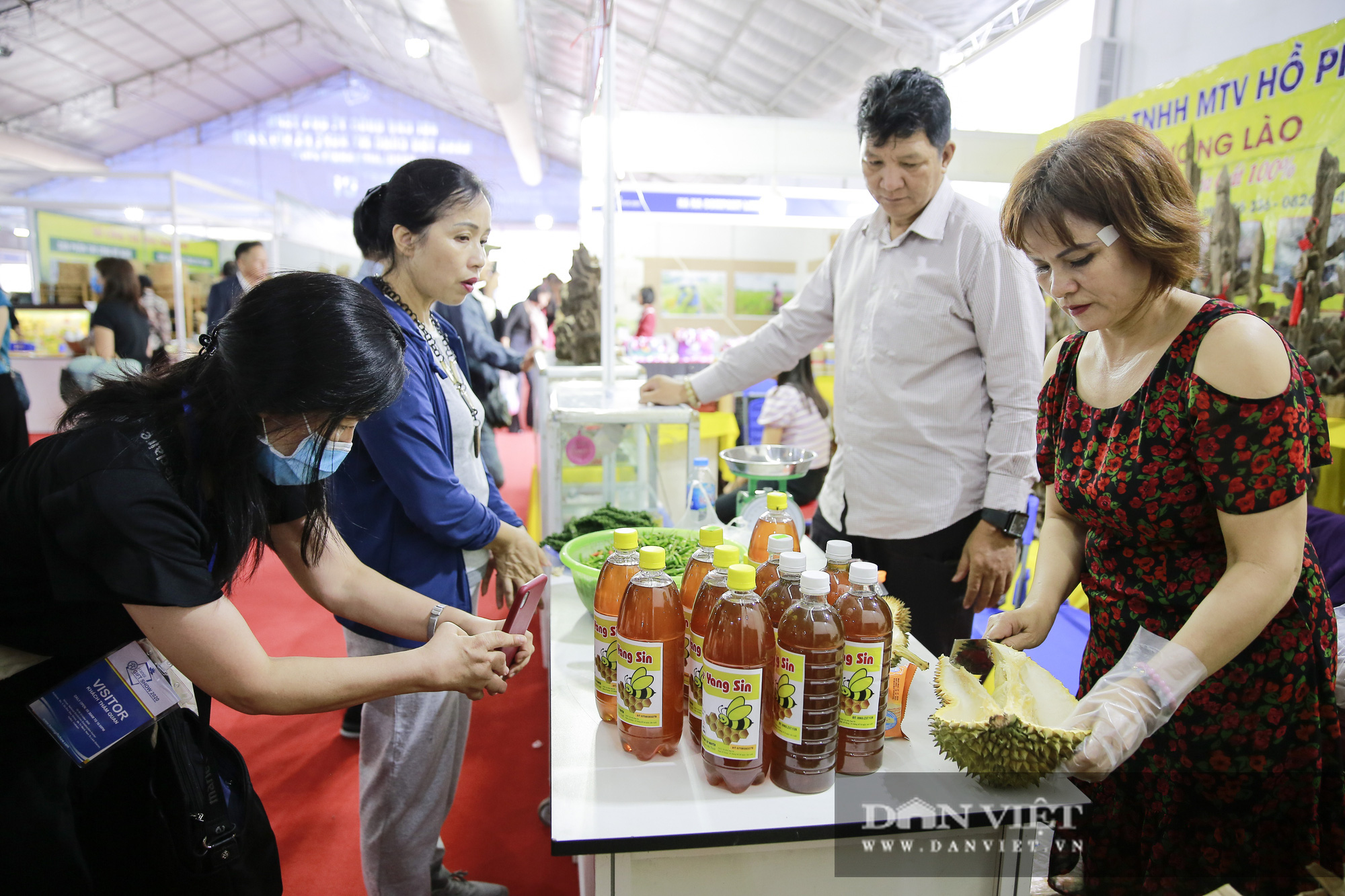 Sản phẩm Nông nghiệp “hút khách” tại Hội chợ quốc tế Quà tặng hàng thủ công mỹ nghệ Hà Nội 2020 - Ảnh 5.