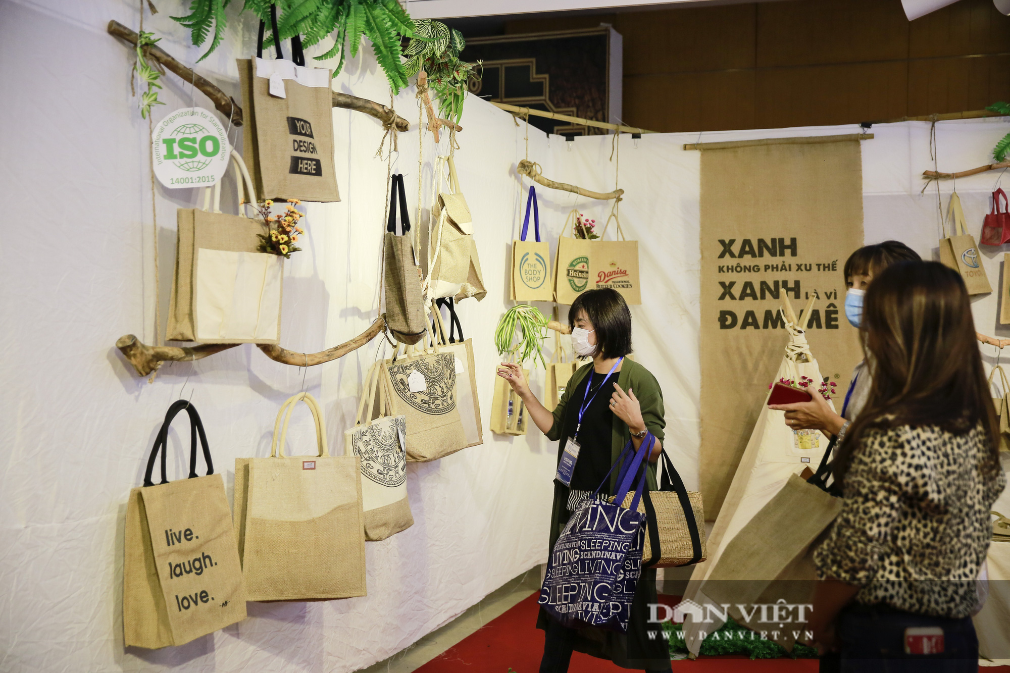 Sản phẩm Nông nghiệp “hút khách” tại Hội chợ quốc tế Quà tặng hàng thủ công mỹ nghệ Hà Nội 2020 - Ảnh 8.