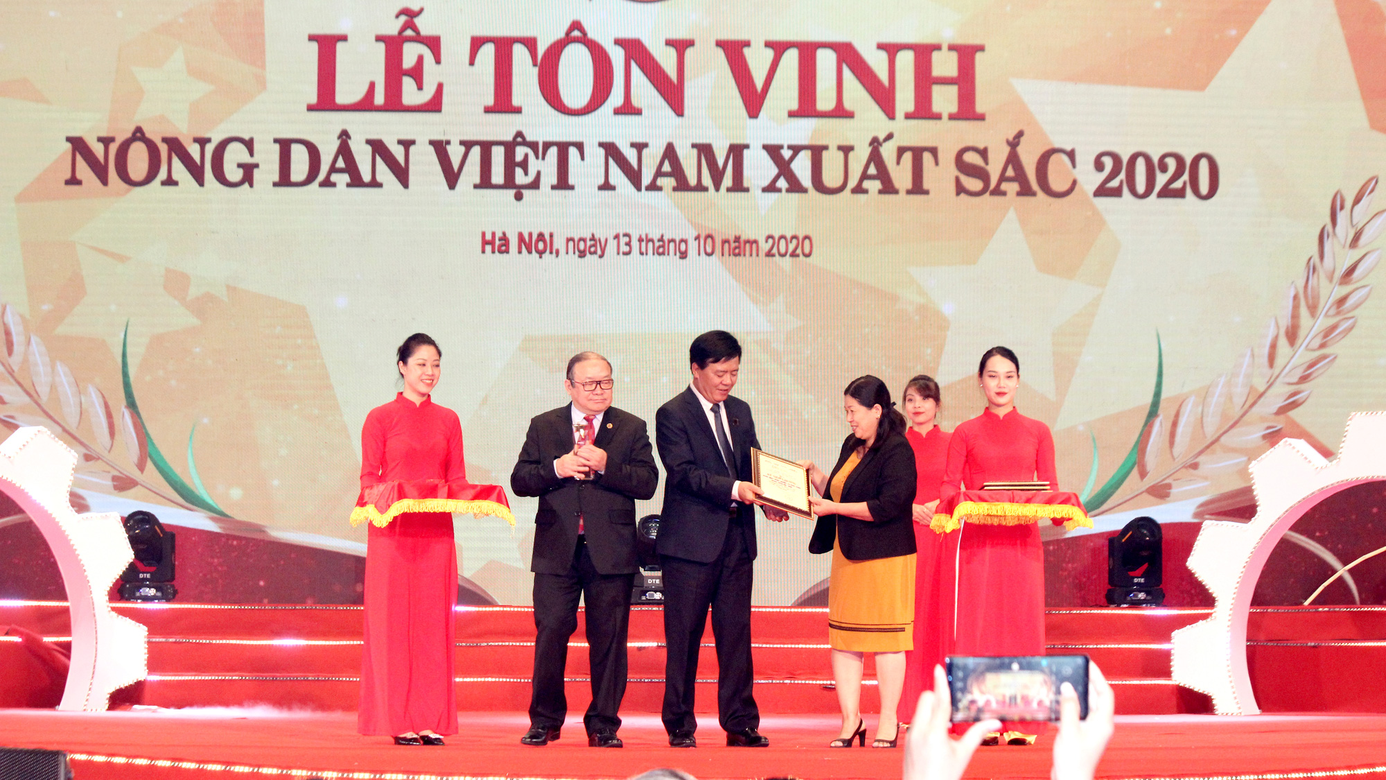 Chương trình Tự hào Nông dân Việt Nam 2020: Nhà nông là số một - Ảnh 6.