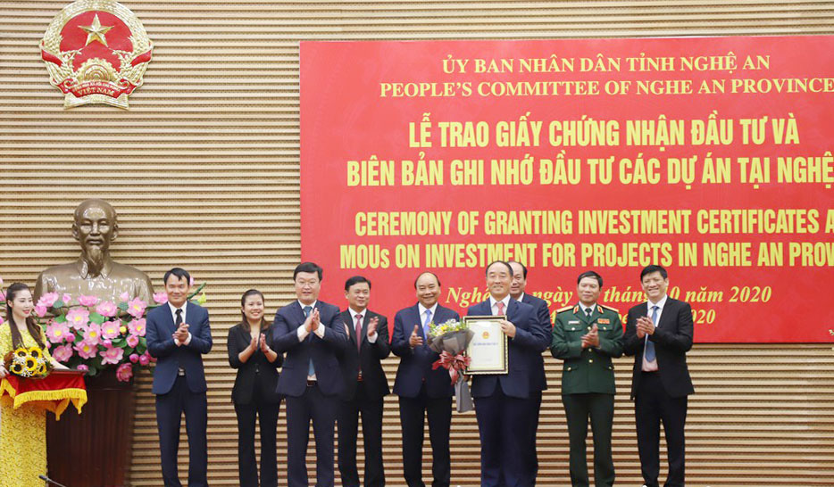Nghệ An: Trao chứng nhận đầu tư 2 dự án 400 triệu USD, khai mạc phiên trù bị Đại hội Đại biểu Đảng bộ - Ảnh 2.