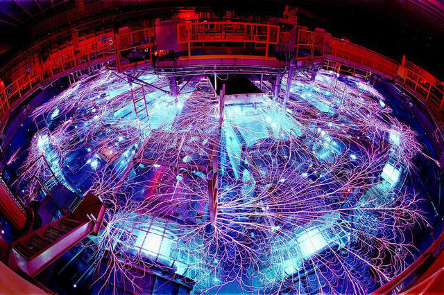 Có gì bên trong cỗ máy tái tạo được bom hạt nhân và hố đen Vũ trụ? - Ảnh 2.