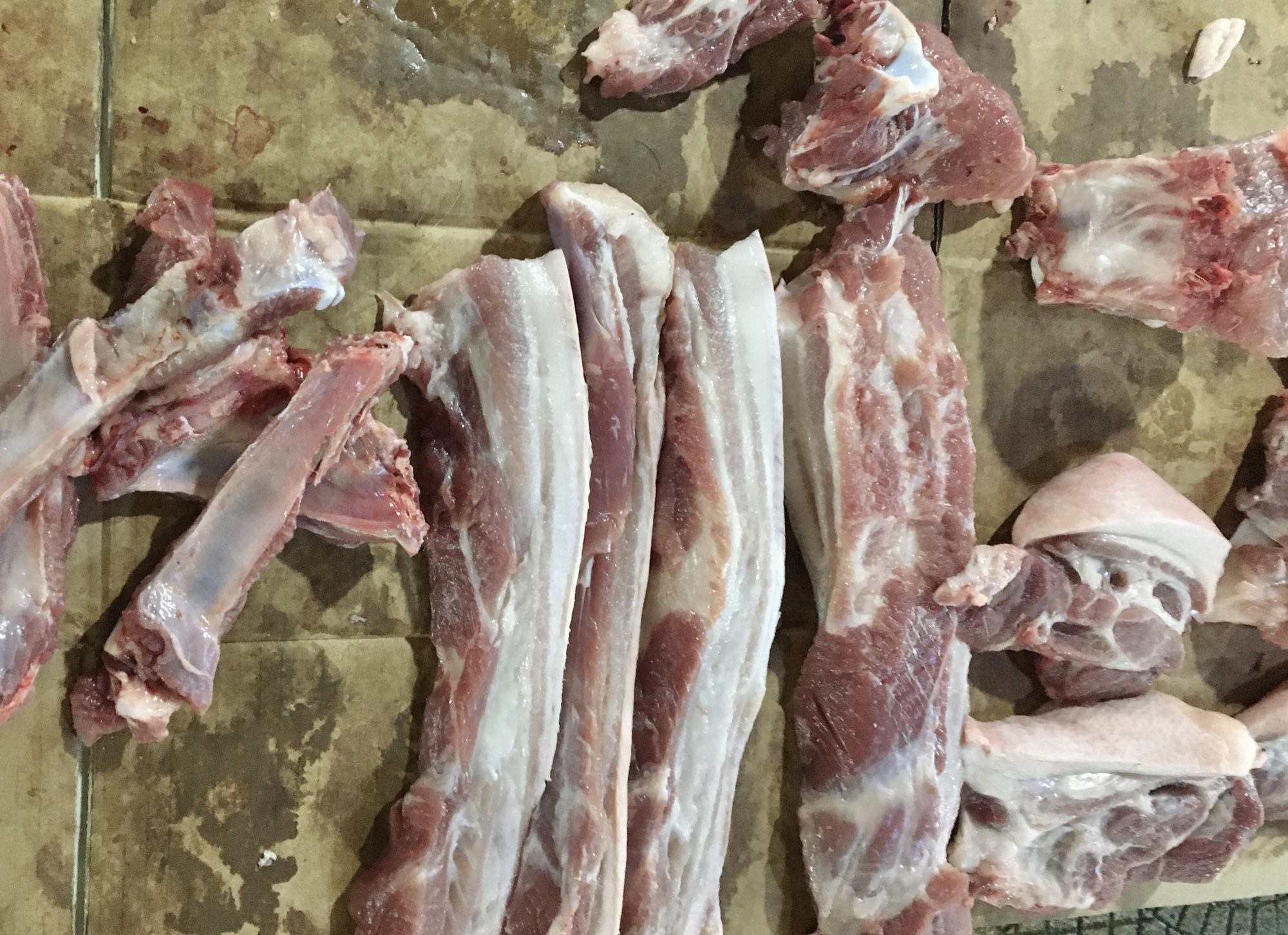 Đà Nẵng: Giá thịt heo giảm nhưng sức mua tại chợ vẫn yếu - Ảnh 5.