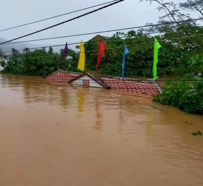 Quảng Trị: Nước sông lên nhanh, nhà ngập tận mái - Ảnh 3.