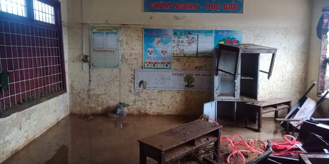 Ảnh, clip: Ngập lụt kinh hoàng ở huyện Hướng Hóa, Quảng Trị - Ảnh 3.