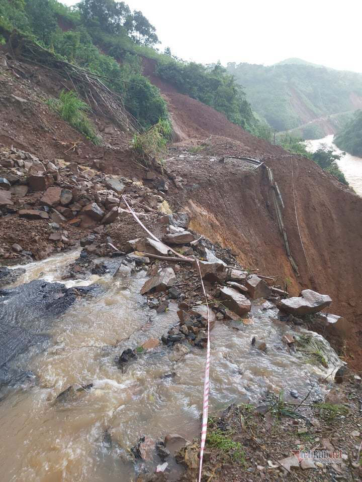 Quảng Trị: Sạt lở ở Đoàn Kinh tế - Bộ Quốc phòng vùi lấp khoảng 20 cán bộ, chiến sĩ - Ảnh 1.