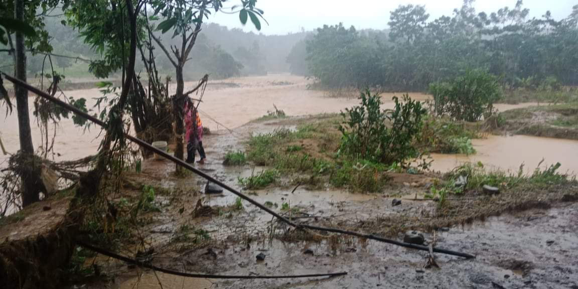 Ảnh, clip: Ngập lụt kinh hoàng ở huyện Hướng Hóa, Quảng Trị - Ảnh 8.