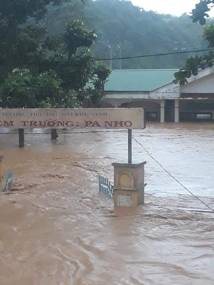 Ảnh, clip: Ngập lụt kinh hoàng ở huyện Hướng Hóa, Quảng Trị - Ảnh 15.