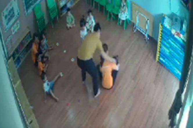 Vụ đánh trẻ ở Lào Cai: Dù chỉ 1, 2% thương tích cũng có thể khởi tố, bắt tạm giam người bố - Ảnh 1.