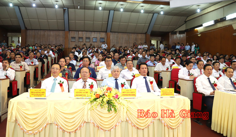 Hội nghị biểu dương người có uy tín tiêu biểu trong đồng bào dân tộc thiểu số tỉnh Hà Giang - Ảnh 2.