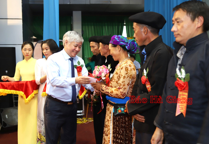 Hội nghị biểu dương người có uy tín tiêu biểu trong đồng bào dân tộc thiểu số tỉnh Hà Giang - Ảnh 8.