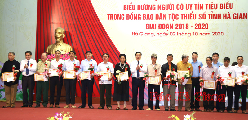 Hội nghị biểu dương người có uy tín tiêu biểu trong đồng bào dân tộc thiểu số tỉnh Hà Giang - Ảnh 11.